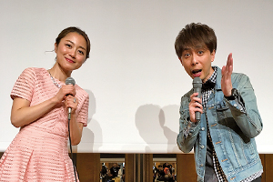 横浜大感謝祭では辻さんトークで盛り上がりました!(左からモデル・大平さん、辻さん) 横浜大感謝祭では辻さんトークで盛り上がりました!(左からモデル・大平さん、辻さん)