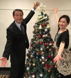 クリスマス当日ということで会場にはクリスマスツリーが! クリスマス当日ということで会場にはクリスマスツリーが!