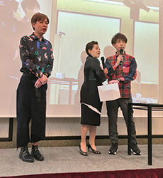 大人気! 「おぐねぇーのメイク講座」の抽選会 大人気! 「おぐねぇーのメイク講座」の抽選会
