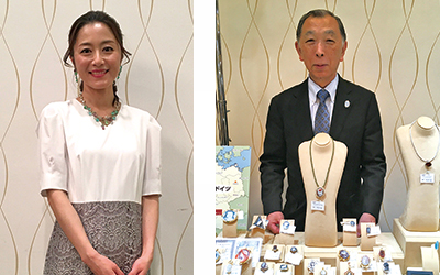 写真左:お馴染みのモデルさんも 右:イーダーコレクションを前に三沢さん 写真左:お馴染みのモデルさんも 右:イーダーコレクションを前に三沢さん