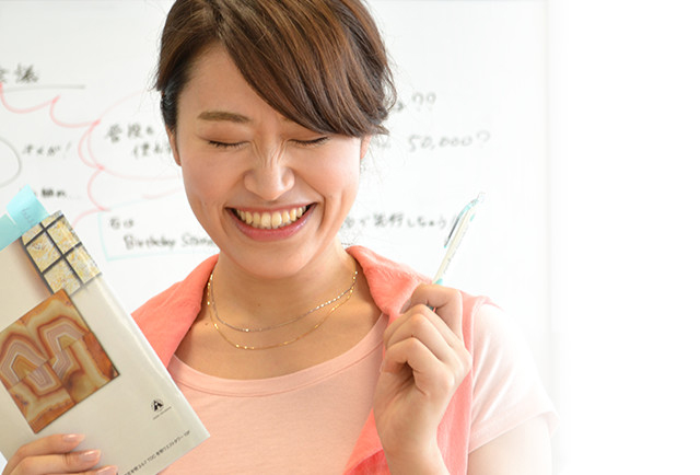 ベーシックだけの2本使いで華やかに。 ベーシックだけの2本使いで華やかに。