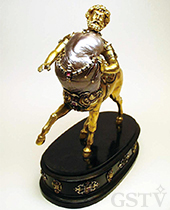 半人半馬のケンタウロス宝飾に使用された巨大ペルシャ湾産天然真珠