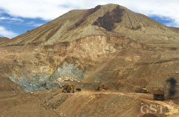 アメリカで現在唯一商業規模で採掘しているアリゾナのキングマントルコ石鉱山