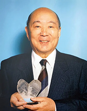 近山晶氏