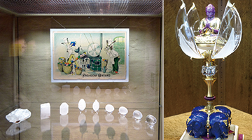 原石からイースターエッグができるまでの工程を表した展示・写真右:Emil Becker社の作品 原石からイースターエッグができるまでの工程を表した展示・写真右:Emil Becker社の作品