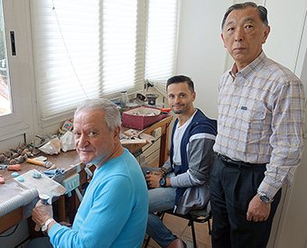 彫刻家ペルニーチェ親子とともに工房にて 彫刻家ペルニーチェ親子とともに工房にて
