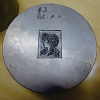 金属製の金型 金属製の金型