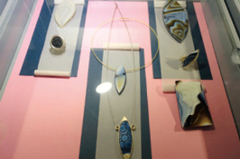代表的な彼女のカメオ作品 代表的な彼女のカメオ作品
