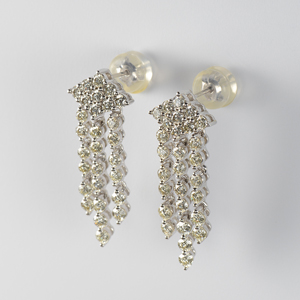 K18WG ダイヤモンド ピアス D 2.20ct