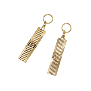 K18YG シャイニングカット ロングスクエアーチャーム 約1.0g