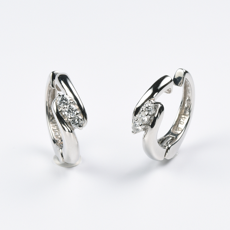 PT950 H&C ダイヤモンド(リリーダイヤカット) ピアリング D 約0.08ct(LI)