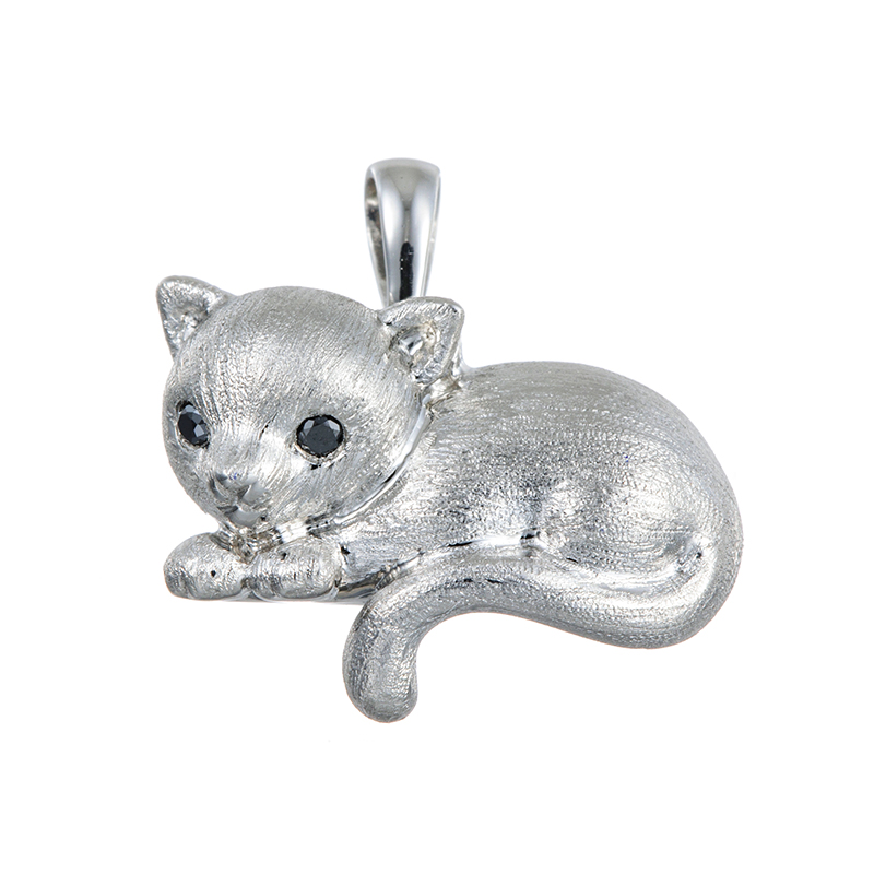 PT950 ブラックダイヤモンド(トリート) 馬蹄に重ねられる猫ペンダントトップBLD約0.02ct