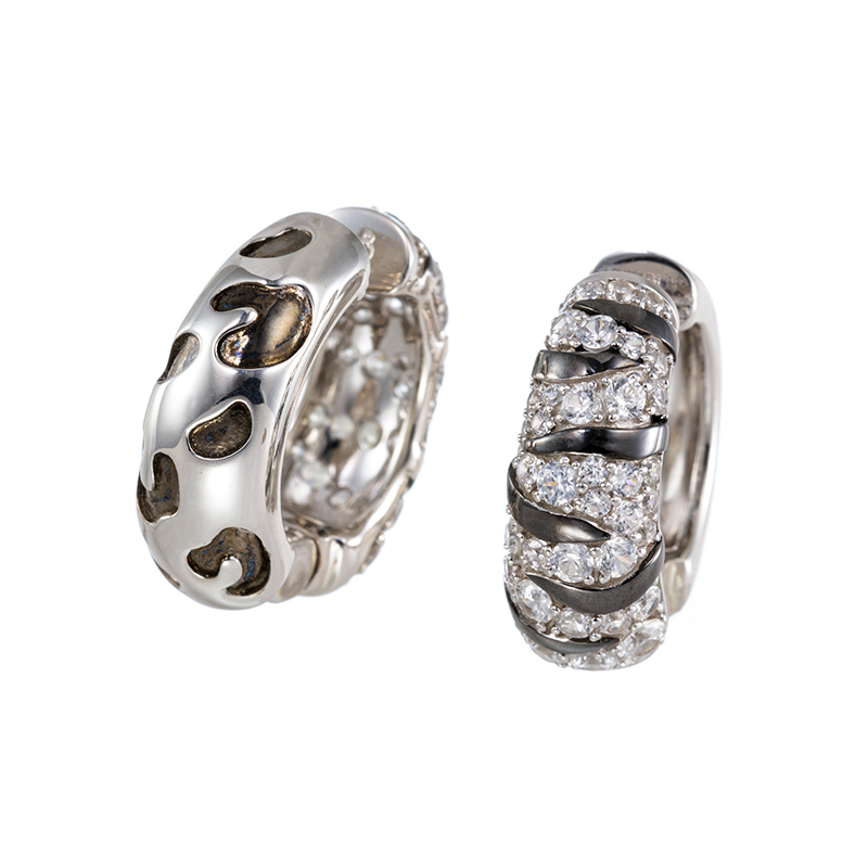 パラジウムシルバー950天然ホワイトジルコンLeopard＆TigerピアリングZI約1.70ct