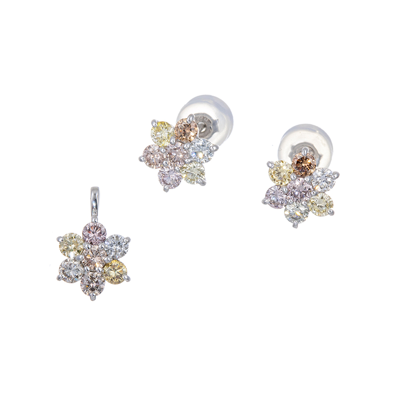 PT950ファンシーライトカラーダイヤペントップ&ピアス2点セット