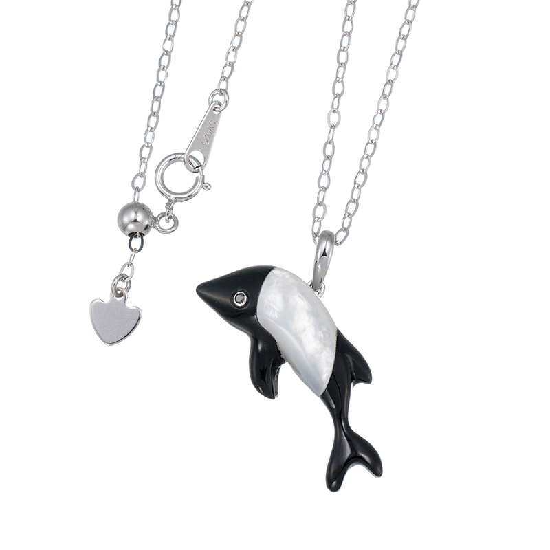 パラジウムシルバー950ブラックダイヤモンド(トリート)オニキス白蝶貝イロワケイルカネックレス